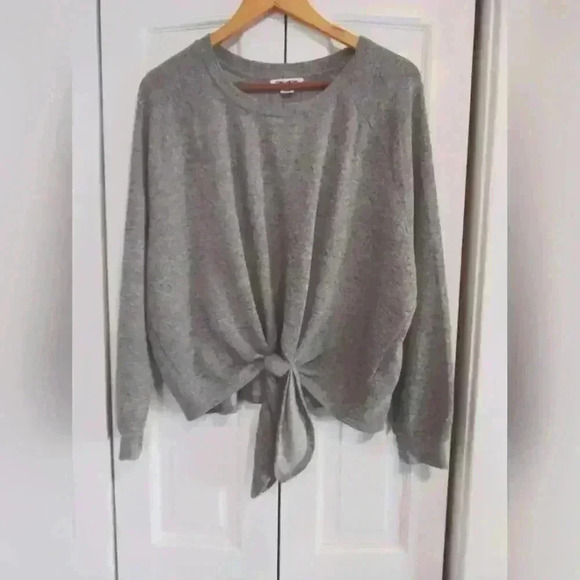 Billabong Women's Grey Pullover Sweater with Tie Knot at bottom | Medium - Picture 2 of 8